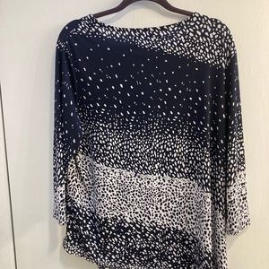 Chico’s Easy Wear Asymmetrical Hemmed Top